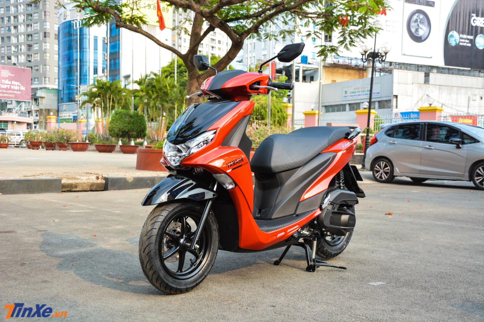 Yamaha FreeGo 125 có kích thước lớn hơn đôi chút so với Honda Vision