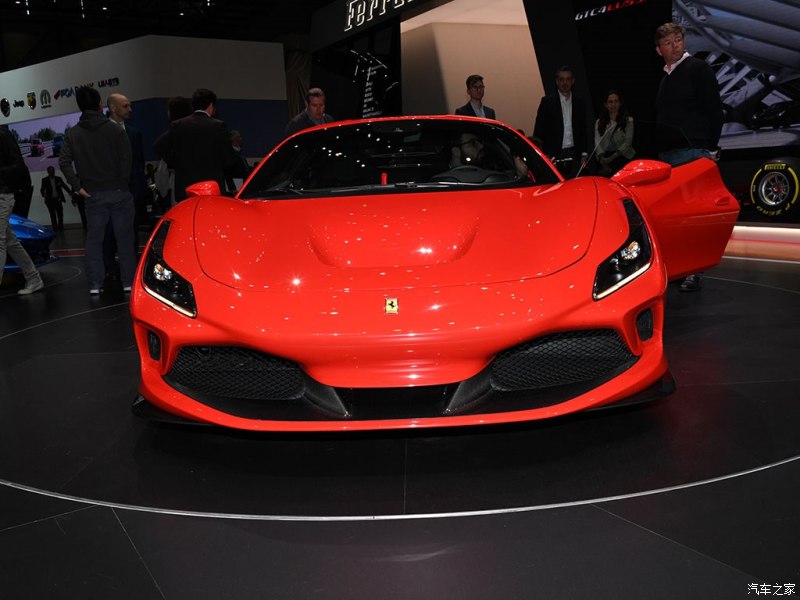 So với 488 GTB, Ferrari F8 Tributo có kích thước lớn hơn nhưng trọng lượng lại giảm So với 488 GTB, Ferrari F8 Tributo có kích thước lớn hơn nhưng trọng lượng lại giảm