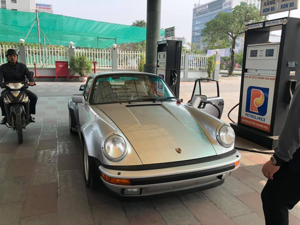 Porsche 930 Turbo lúc tái xuất lần đầu tại Hải Phòng Porsche 930 Turbo lúc tái xuất lần đầu tại Hải Phòng
