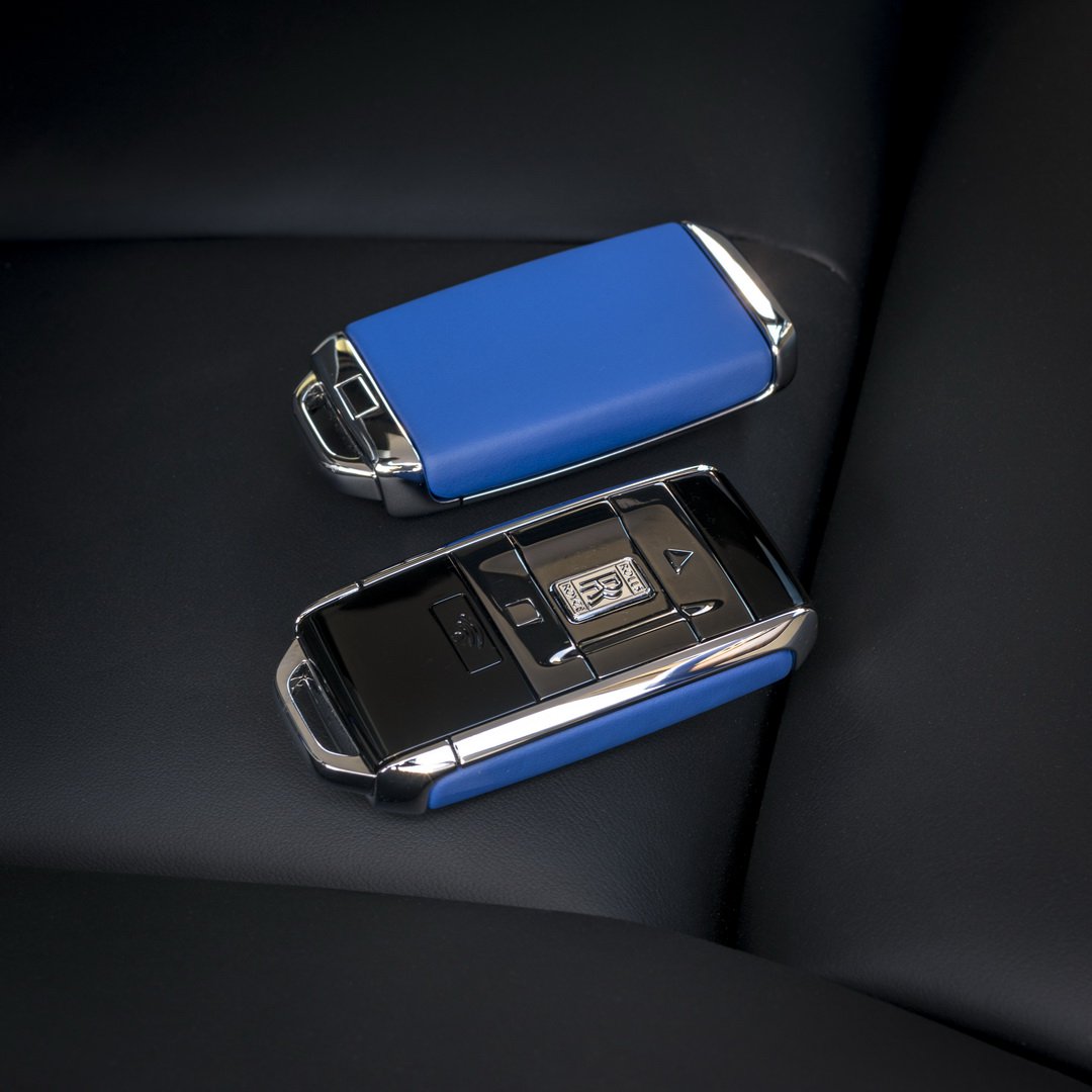 Chìa khoá chiếc Rolls-Royce Cullinan này bọc da màu xanh