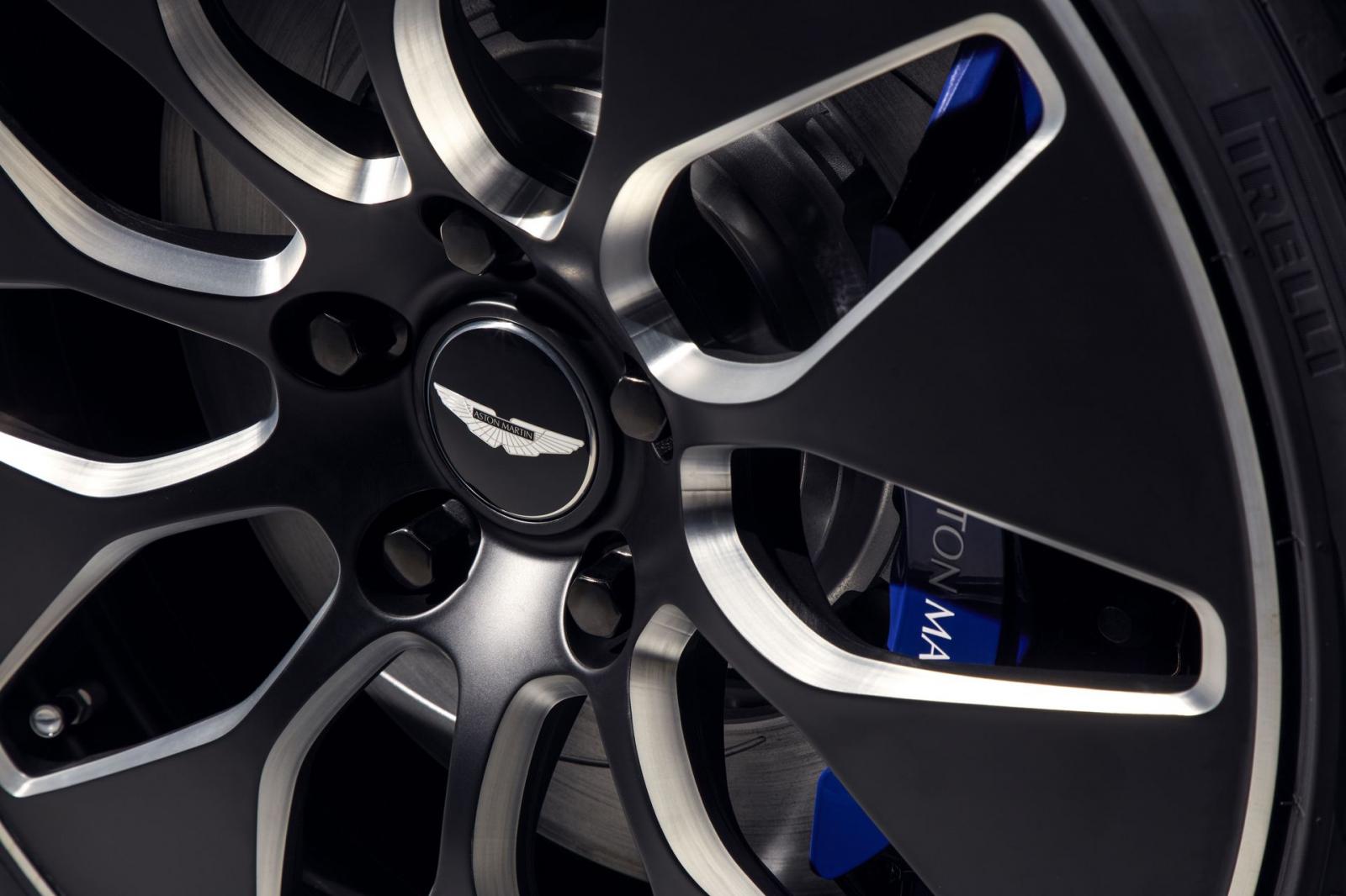 Cận cảnh la-zăng nhôm của Rapide E