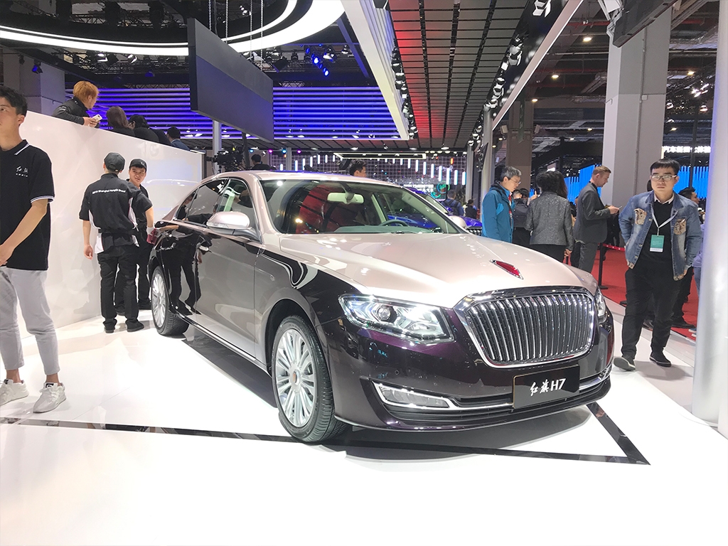 Hồng Kỳ H7 2019 với màu sơn phối 2 màu Hồng Kỳ H7 2019 với màu sơn phối 2 màu