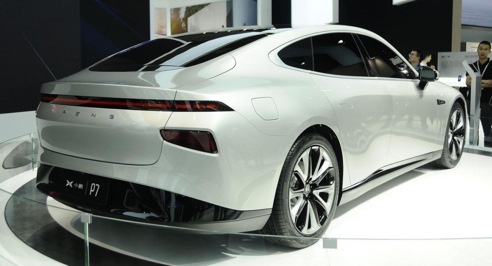 Đồng thời, Xpeng P7 cũng có trang bị nhiều công nghệ tân tiến như trí thông minh nhân tạo