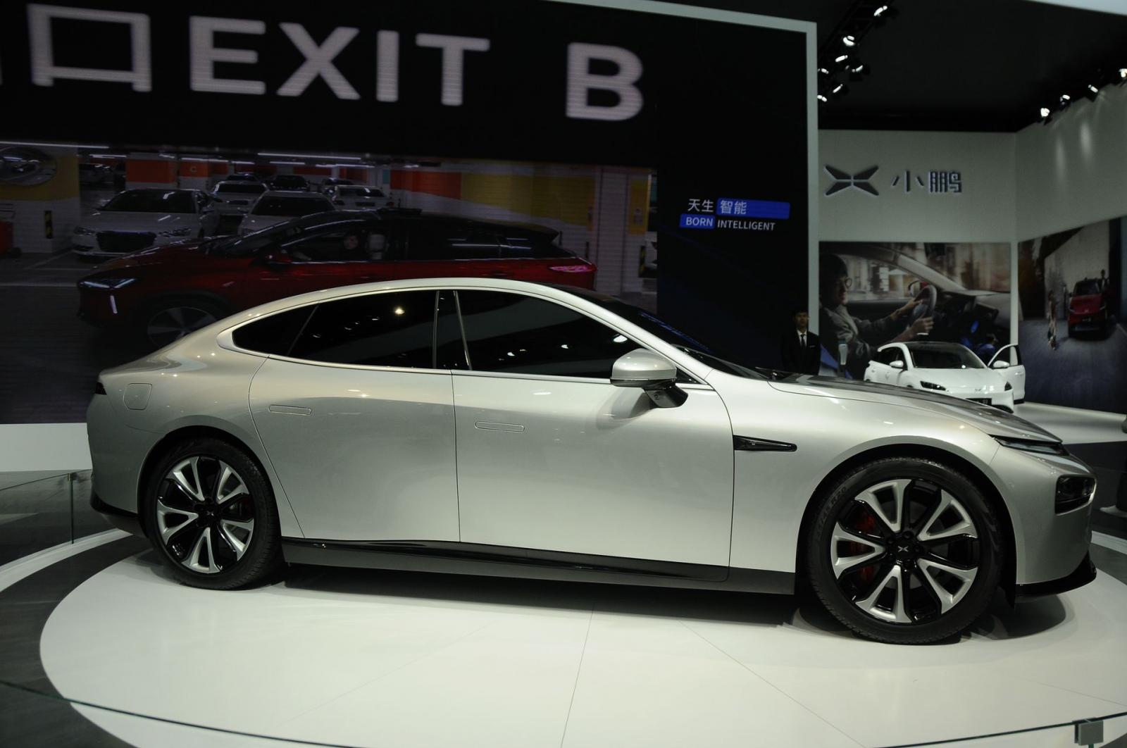 Nó áp dụng một thiết kế trượt mượt, gầm thấp và tập trung vào hiệu suất