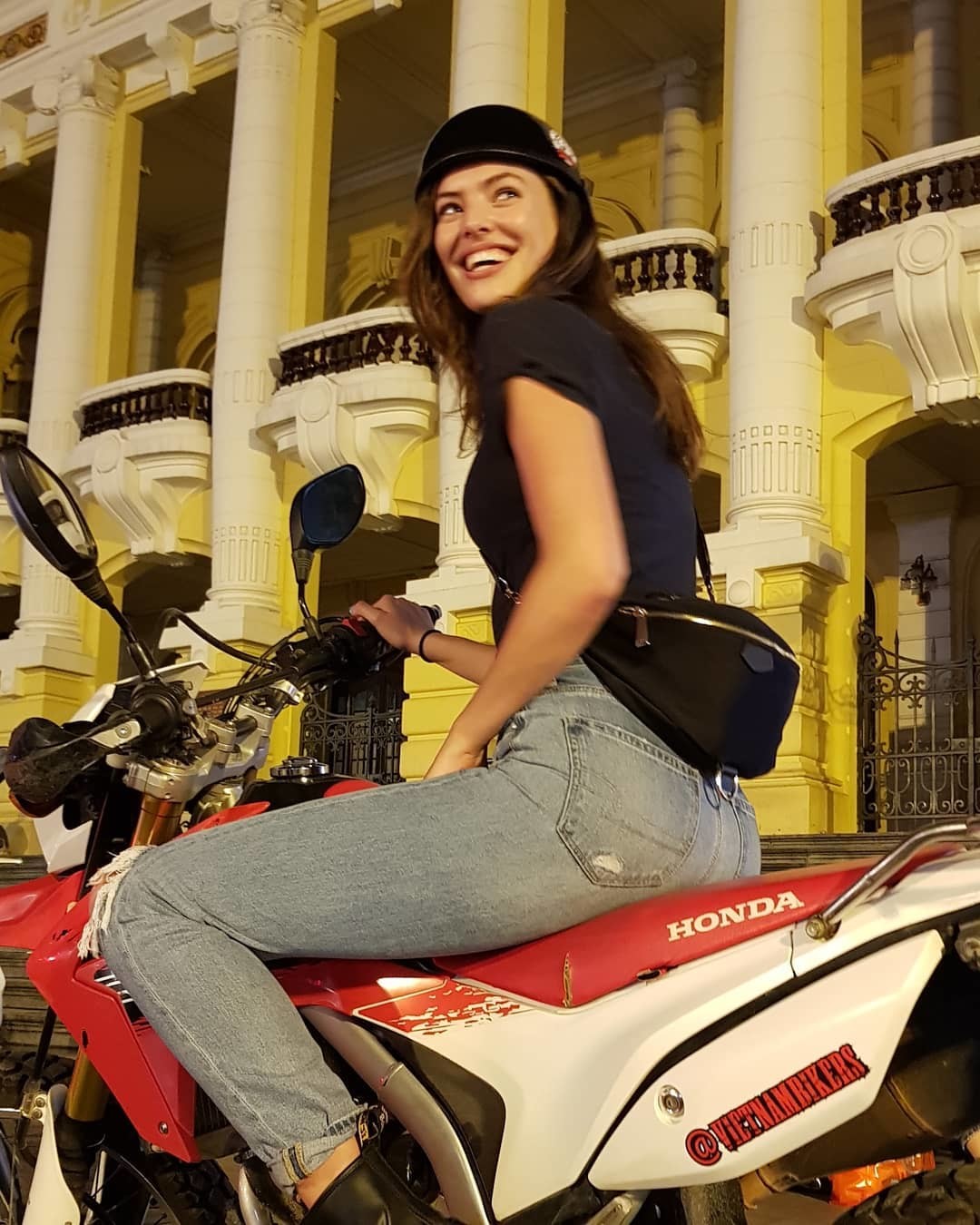 Lượn đêm trên Honda CRF250L tại Hà Nội và check in Nhà Hát Lớn