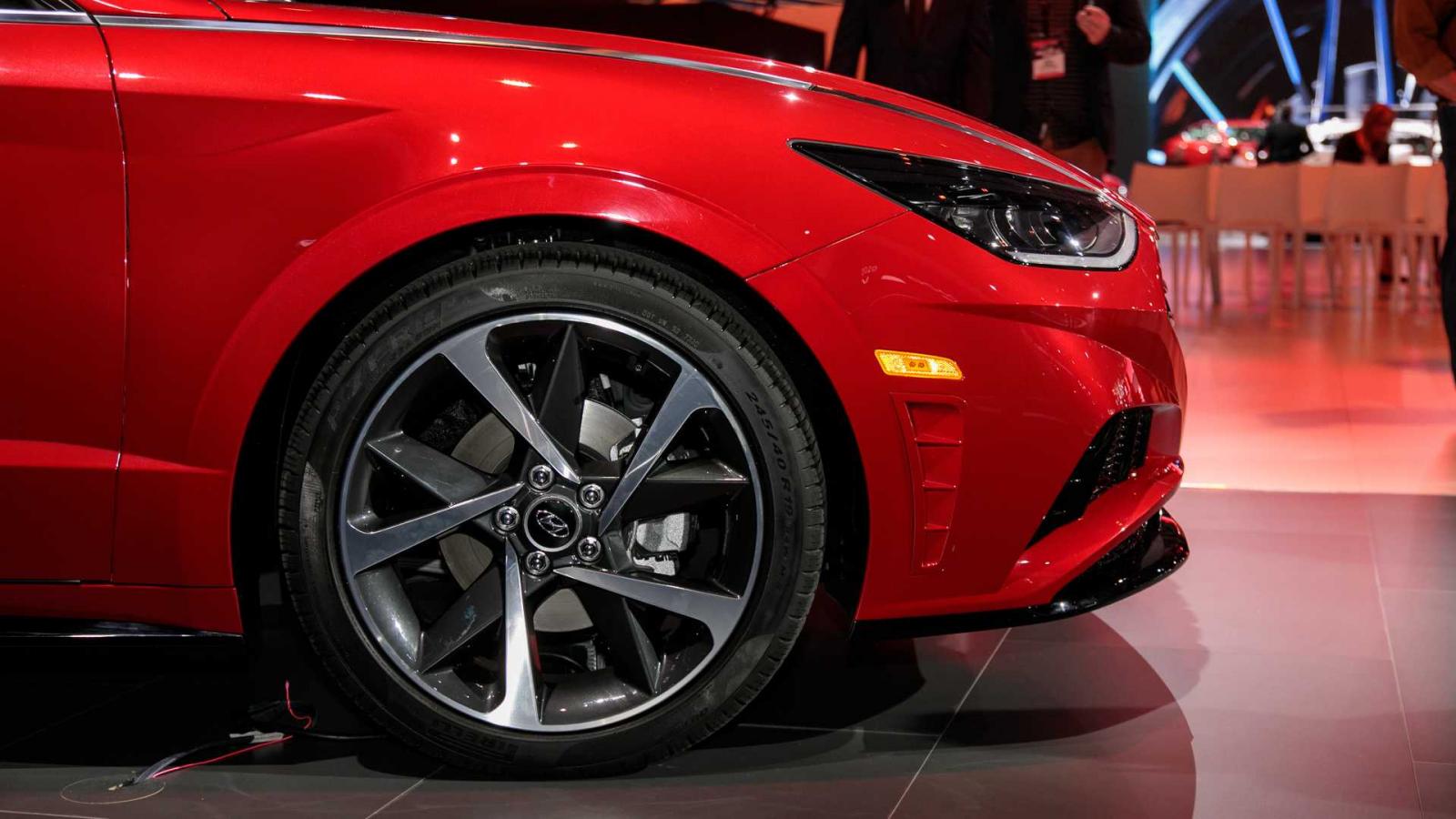 Hyundai Sonata 2020 có 3 kích thước vành la-zăng Hyundai Sonata 2020 có 3 kích thước vành la-zăng