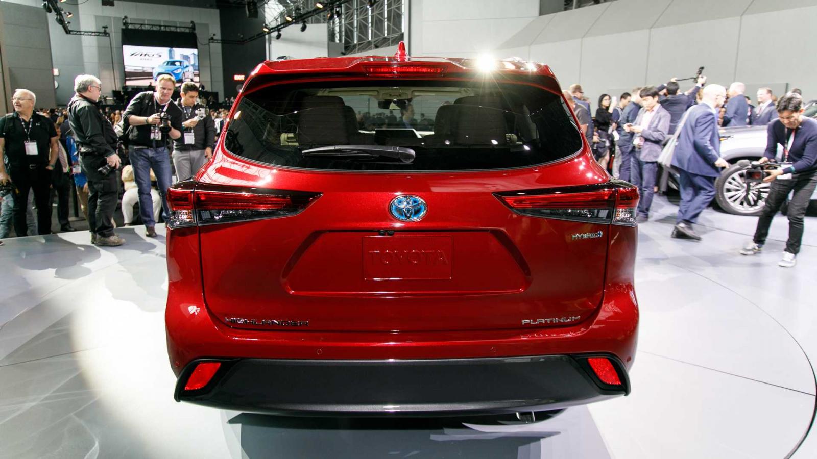 Thiết kế đuôi xe của Toyota Highlander 2020 gợi liên tưởng đến xe Lexus