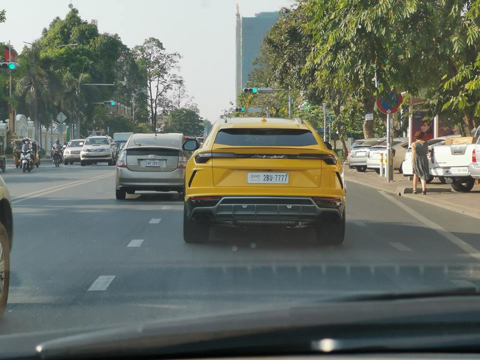 Lại thêm siêu SUV Lamborghini Urus ở Campuchia mang biển tứ quý 7 Lại thêm siêu SUV Lamborghini Urus ở Campuchia mang biển tứ quý 7