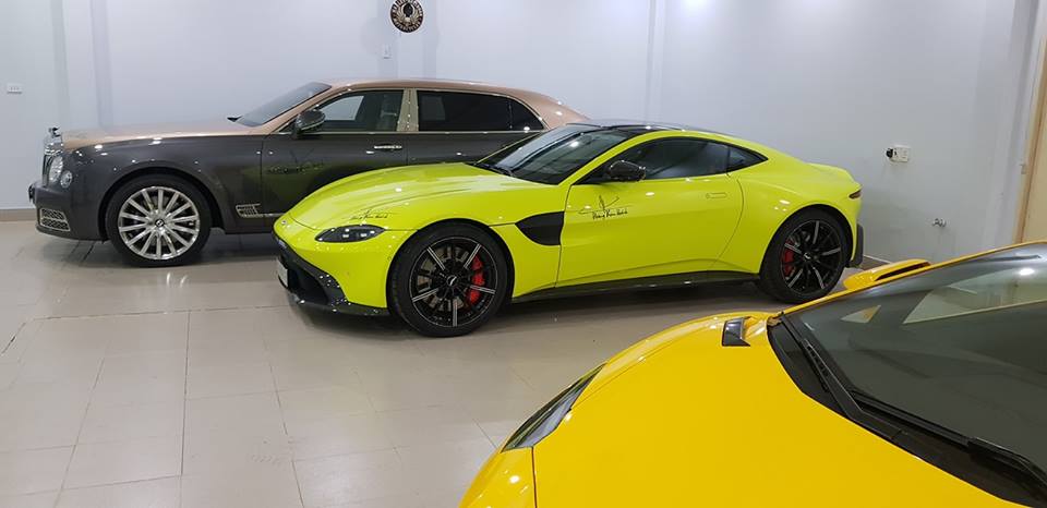 Siêu xe Aston Martin V8 Vantage 2018 là thành viên mới nhất trong bộ sưu tập của doanh nhân quận 12
