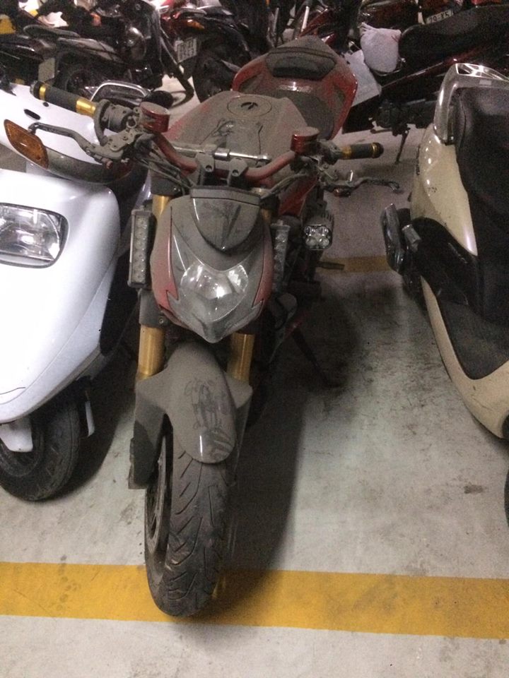 Biker Việt xót xa với Ducati Streetfighter 848 hơn nửa tỷ đồng bị chủ nhân nhốt trong hầm gửi xe ở Hà Nội
