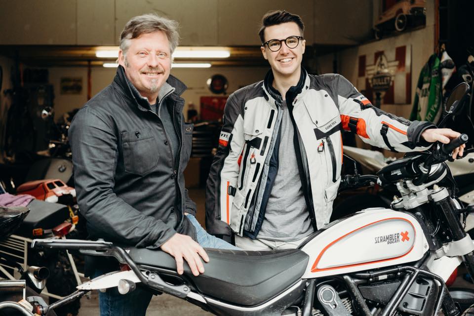 Henry Crew trước khi lên đường vòng quanh thế giới