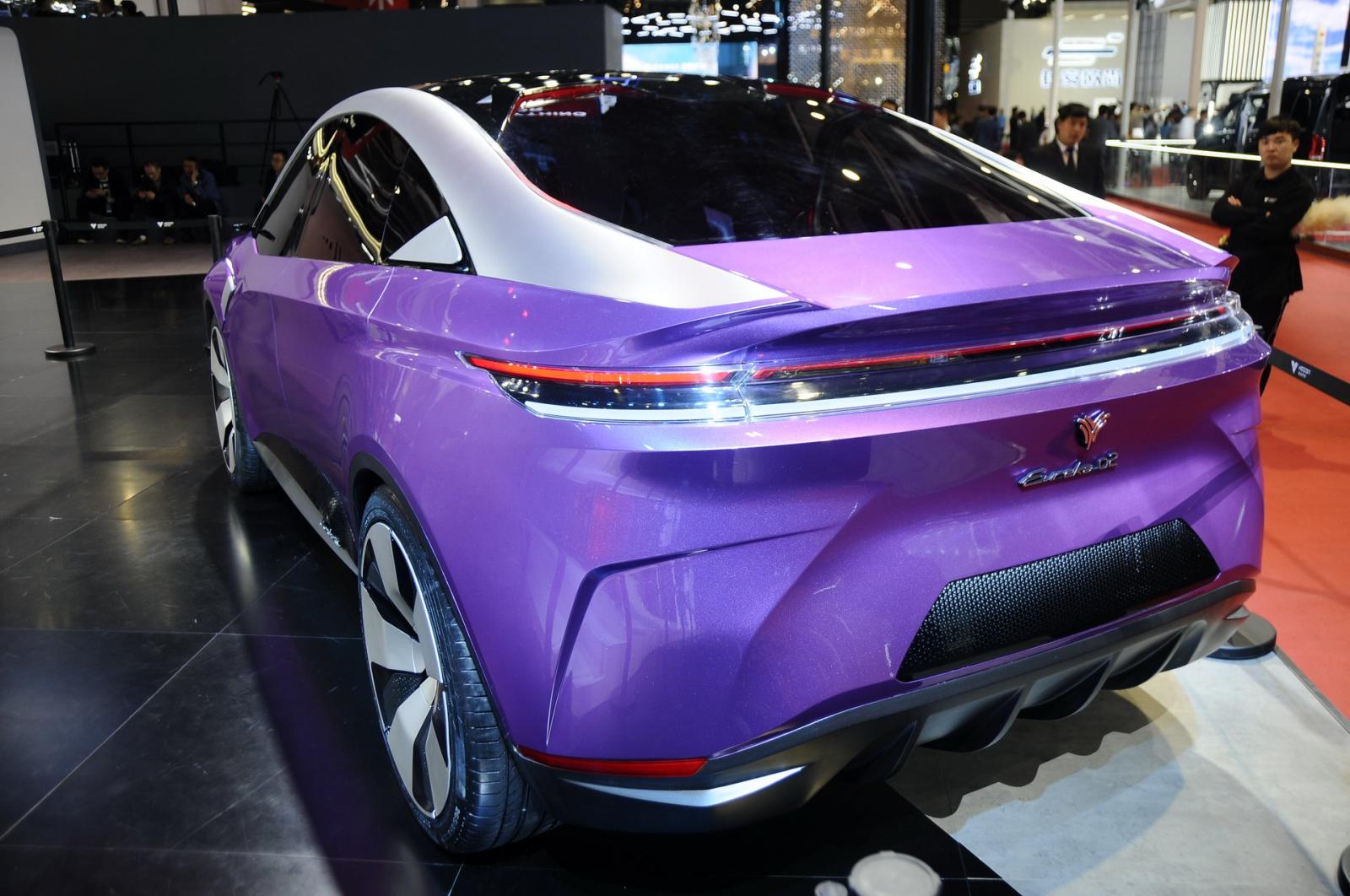 Phía sau của mẫu concept Hezhong Eureka 02