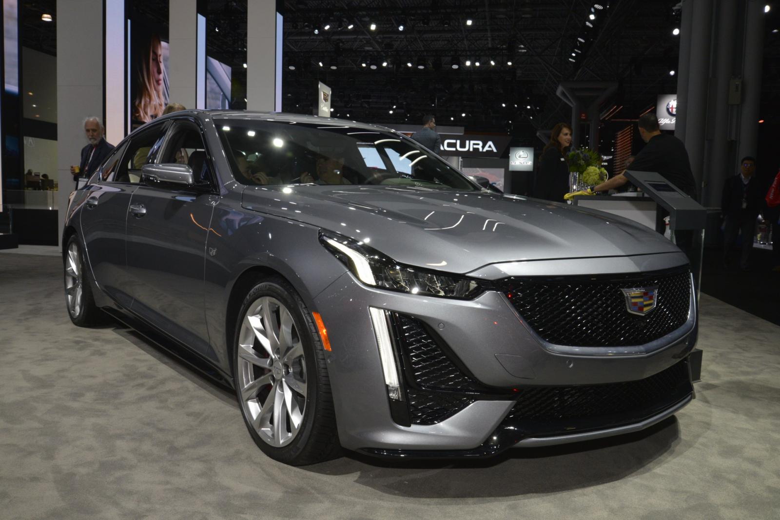 Cadillac CT5 2020 được trưng bày ở Triển lãm Ô tô New York 2019