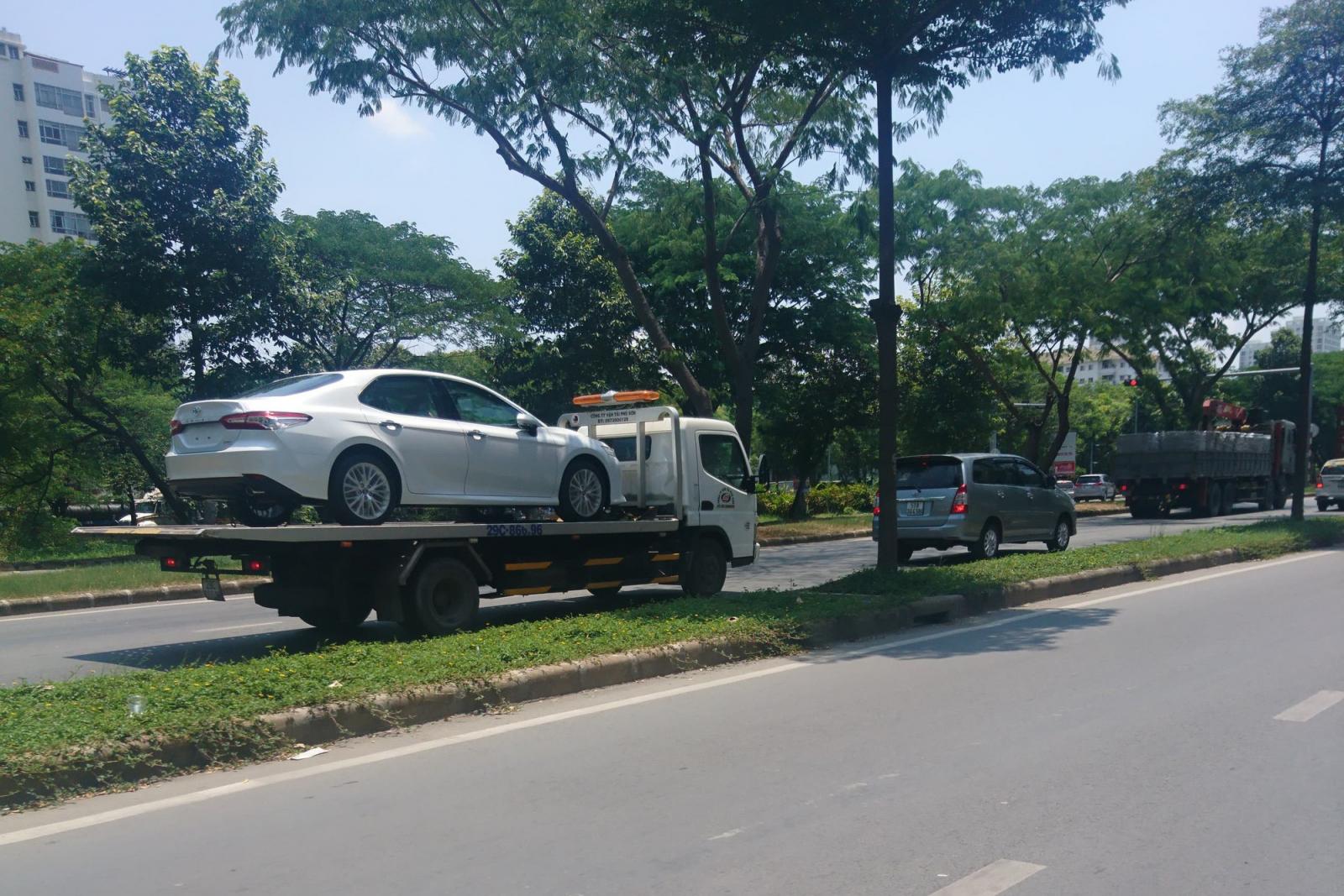 Toyota Camry 2019 đang được đưa về các hệ thống đại lý để chuẩn bị cho ngày mở bán chính thức Toyota Camry 2019 đang được đưa về các hệ thống đại lý để chuẩn bị cho ngày mở bán chính thức