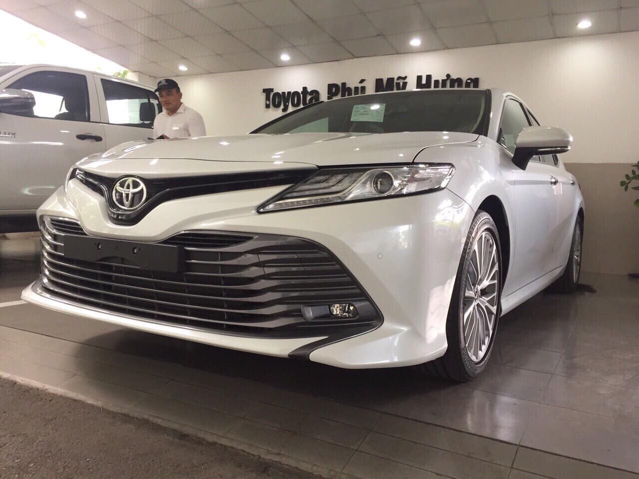 Toyota Camry 2019 bán ra tại Việt Nam sẽ có 2 phiên bản 2.0G và 2.5Q Toyota Camry 2019 bán ra tại Việt Nam sẽ có 2 phiên bản 2.0G và 2.5Q