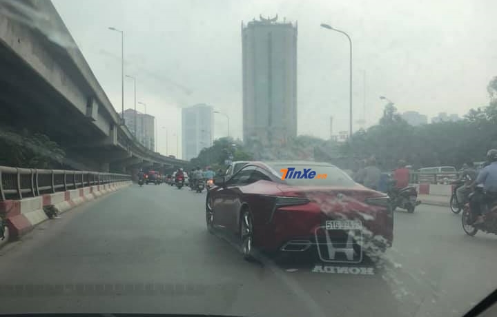 Chiếc Coupe hạng sang Lexus LC 500 độc nhất vô nhị ở Việt Nam lại được doanh nhân Hà Nội cho xe đăng ký biển kiểm soát của Sài thành