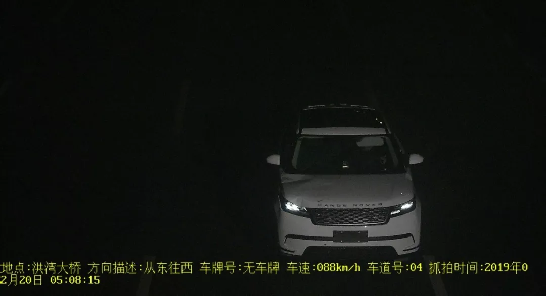 Hình ảnh chiếc Range Rover gây ra tai nạn và bỏ trốn được camera giao thông ghi lại