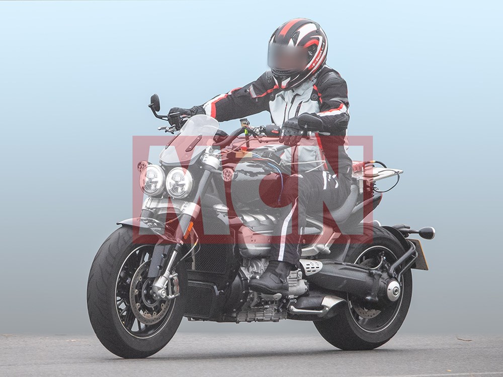 Triumph Rocket TFC trên đường thử