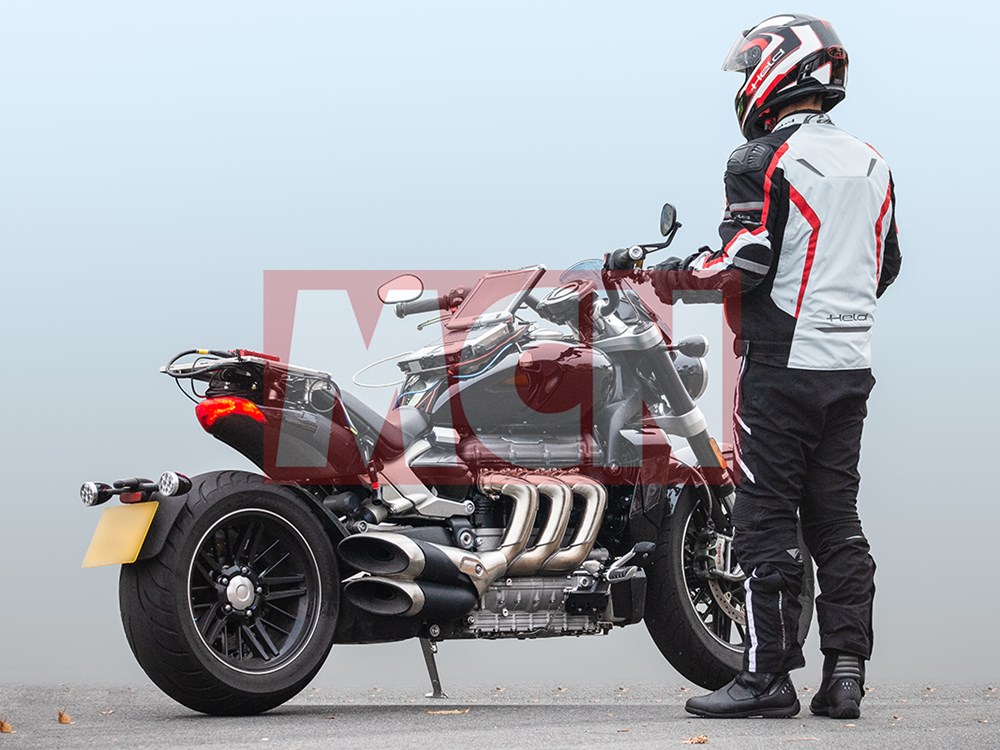 Phiên bản Triumph Rocket TFC với hệ thống ống xả độ