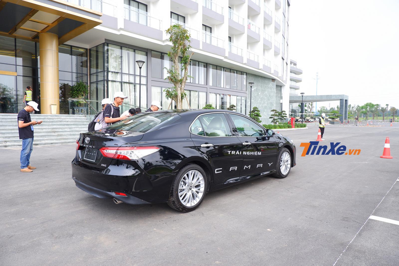 Cơ sở gầm bệ TNGA cải thiện độ vững chắc, tầm nhìn của Toyota Camry 2019 đồng thời gia tăng thêm không gian nội thất