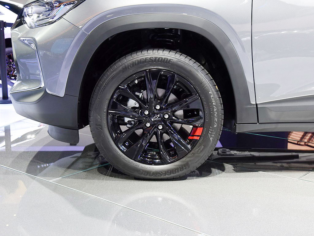 Bộ vành hợp kim với điểm nhấn màu đỏ