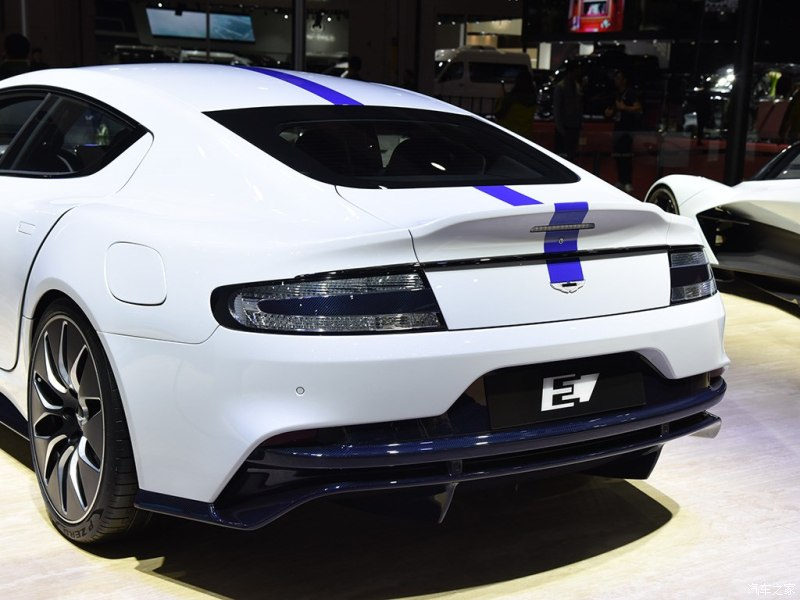 Aston Martin Rapide E có ngoại thất sơn màu trắng Aston Martin Rapide E có ngoại thất sơn màu trắng
