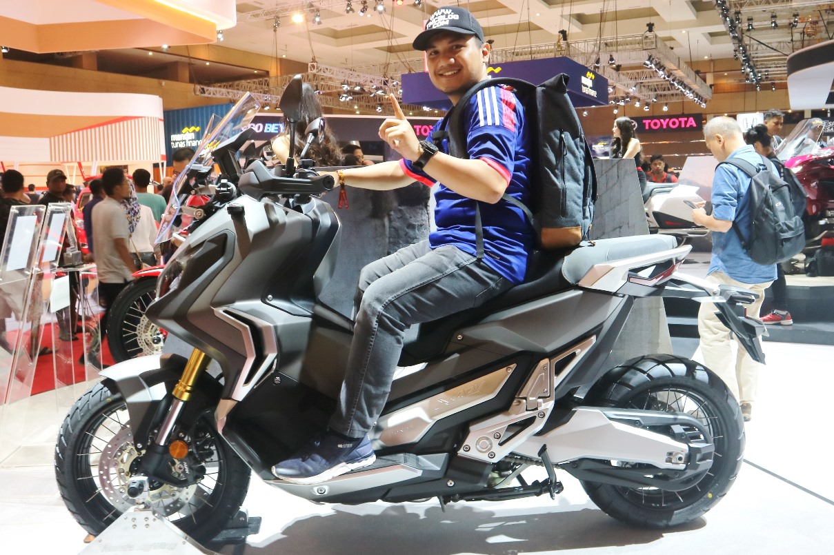 Kiểu dáng của X-ADV là sự kết hợp giữa maxi-scooter và Adventure Kiểu dáng của X-ADV là sự kết hợp giữa maxi-scooter và Adventure