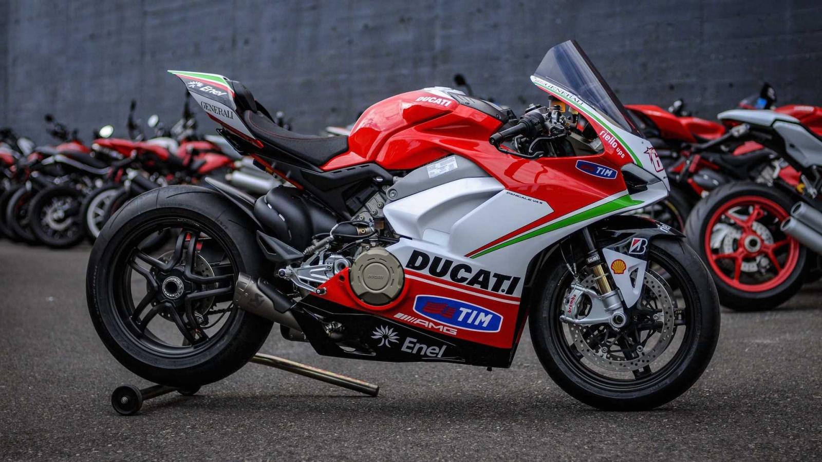 Ducati Panigale V4 Nicky Hayden GP12 có dàn áo Tri-Colore