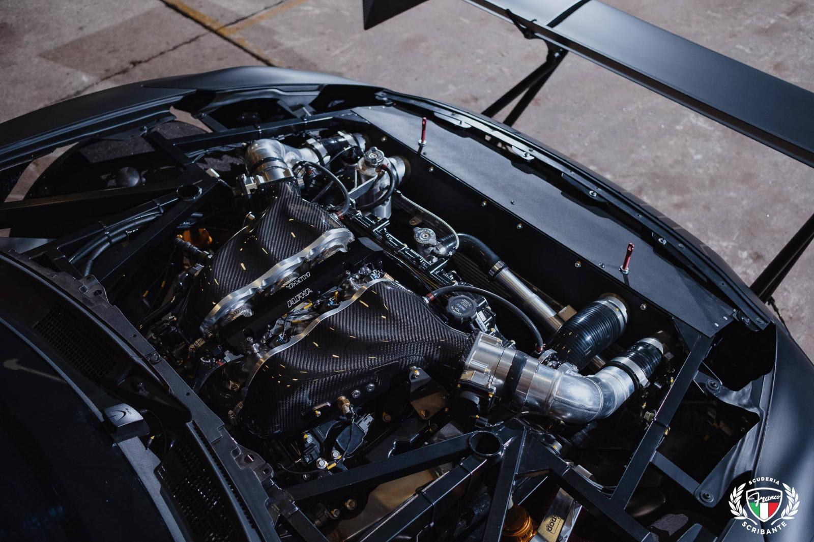 Động cơ của xe đã được độ lại và có lẽ là sản sinh 1.000 mã lực trở lên