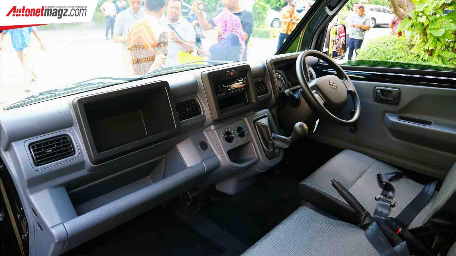 Nội thất bên trong Suzuki Carry 2019