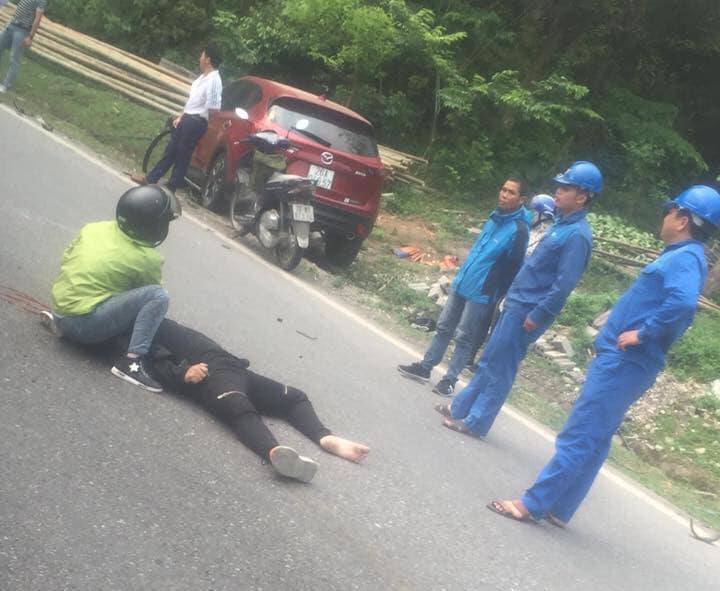 Nam thanh niên điều khiển xe Kawasaki Ninja 300 bất tỉnh tại chỗ Nam thanh niên điều khiển xe Kawasaki Ninja 300 bất tỉnh tại chỗ