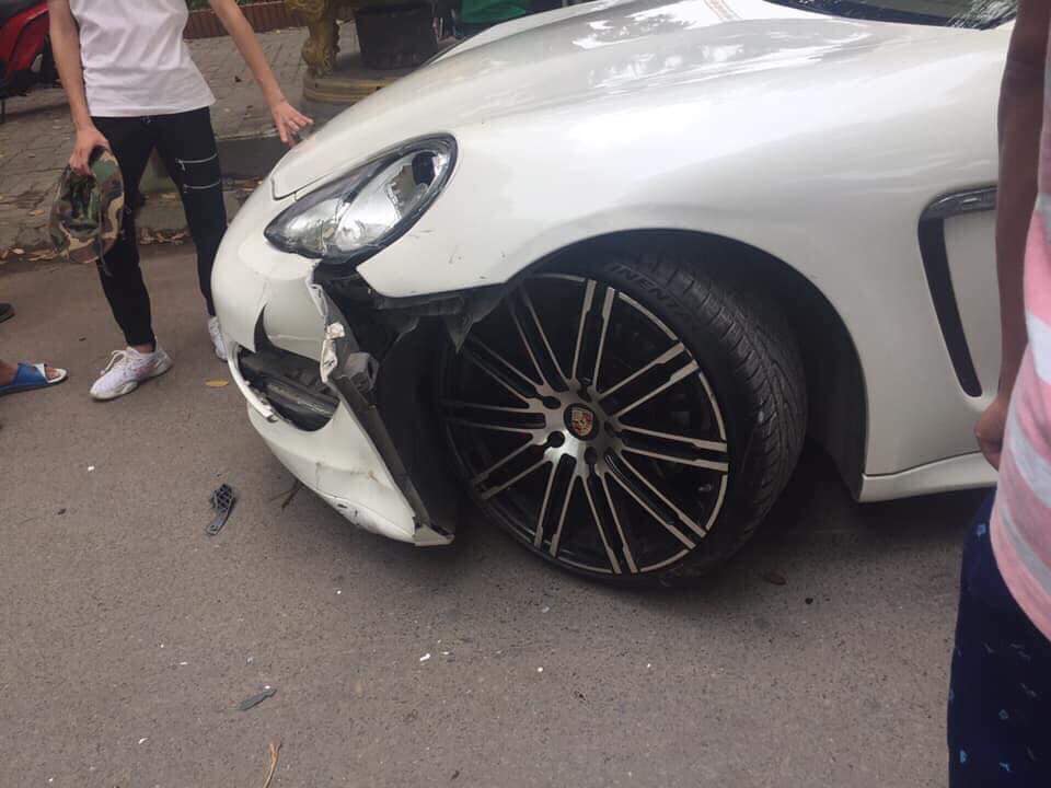 Đèn pha của chiếc Porsche Panamera bể