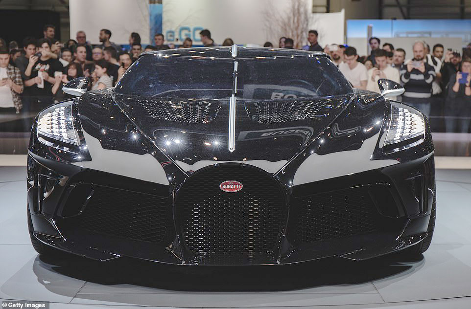 Cận cảnh đầu xe của Bugatti La Voiture Noire