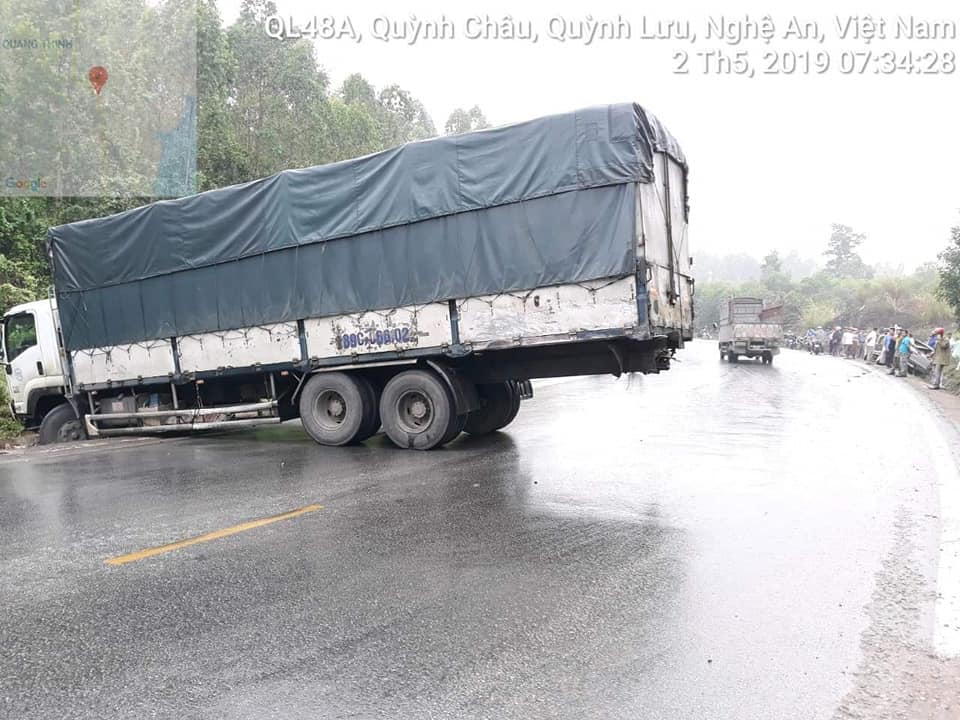 Hiện trường vụ tai nạn của xe tải và xe bán tải khiến 1 người tử vong Hiện trường vụ tai nạn của xe tải và xe bán tải khiến 1 người tử vong