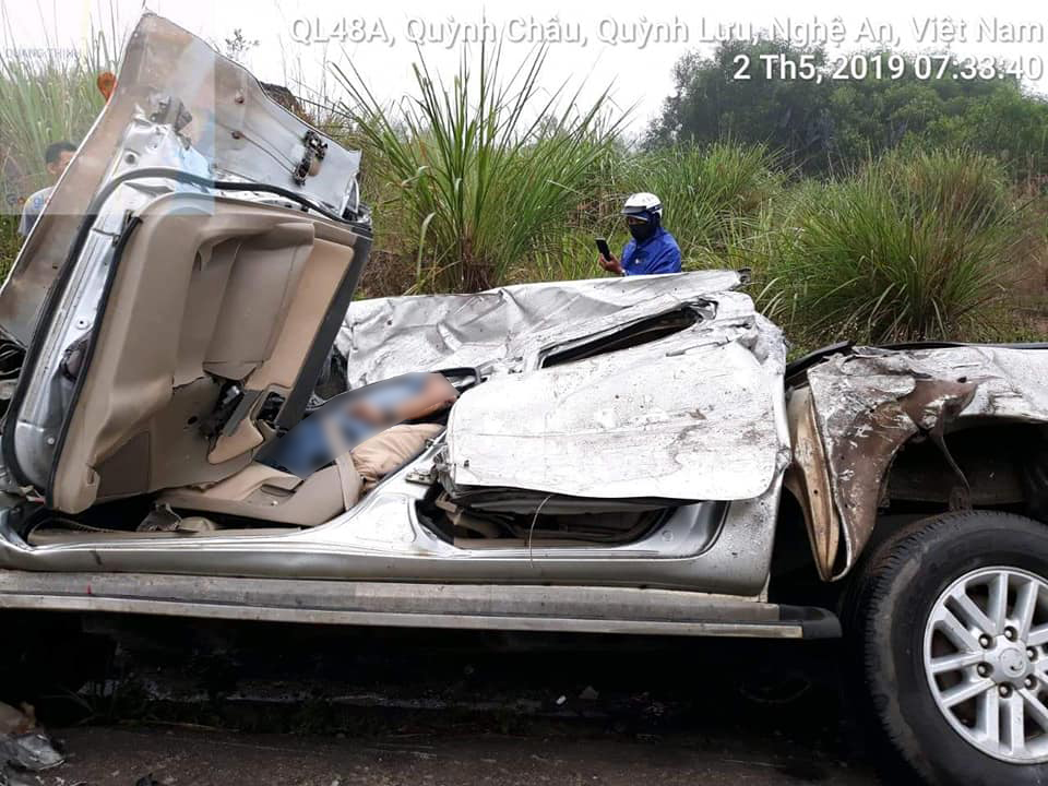 Người điều khiển xe bán tải không may tử vong Người điều khiển xe bán tải không may tử vong