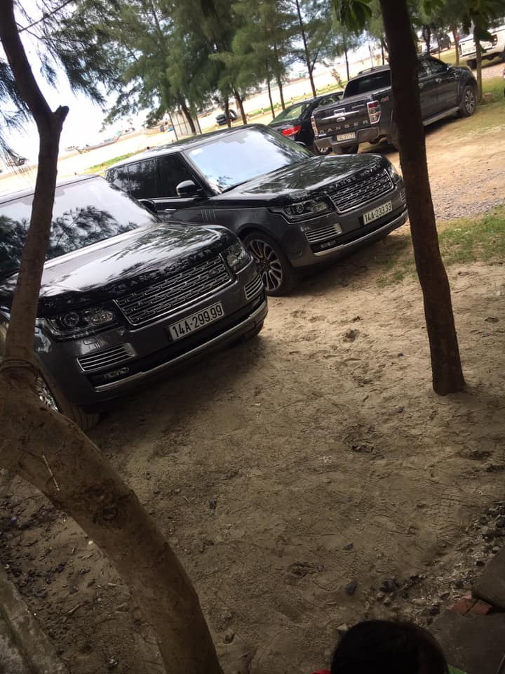Đôi bạn Range Rover SVAutobiography ở Quảng Ninh mang siêu biển tứ quý đỗ cùng nhau tại bãi biển Trà Cổ, Móng Cái Đôi bạn Range Rover SVAutobiography ở Quảng Ninh mang siêu biển tứ quý đỗ cùng nhau tại bãi biển Trà Cổ, Móng Cái