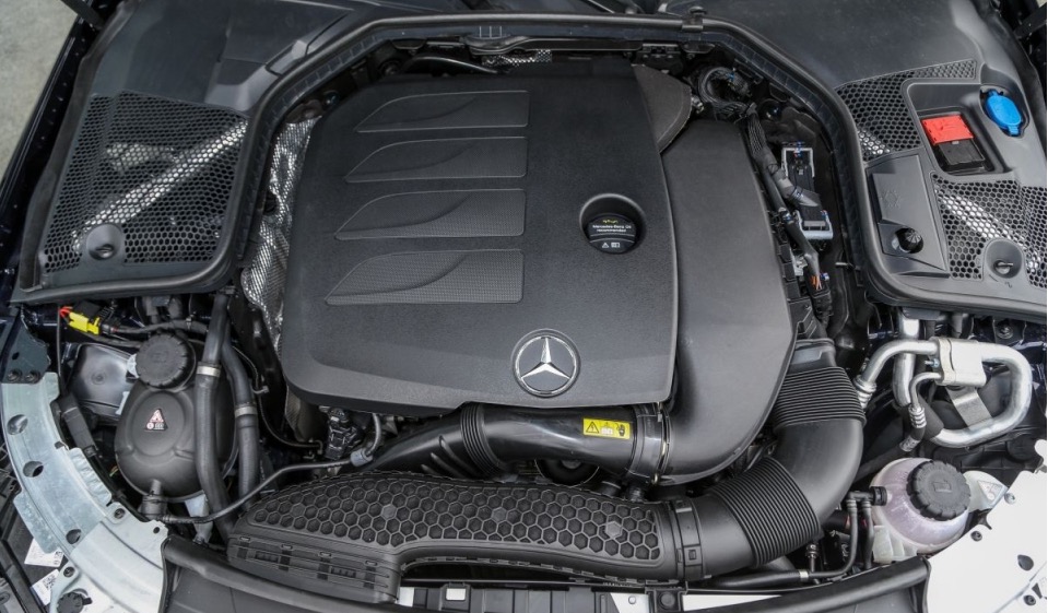 Động cơ Mild-Hybrid trên Mercedes-Benz C200 với dung tích chỉ 1.5L. Động cơ Mild-Hybrid trên Mercedes-Benz C200 với dung tích chỉ 1.5L.