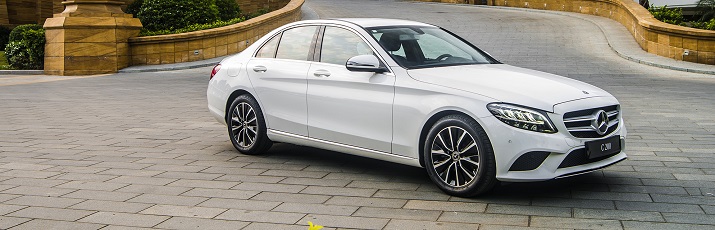 Mercedes-Benz C200 2019 mang dáng vẻ Châu Âu khiến nhiều người băn khoăn khi lựa chọn. Mercedes-Benz C200 2019 mang dáng vẻ Châu Âu khiến nhiều người băn khoăn khi lựa chọn.