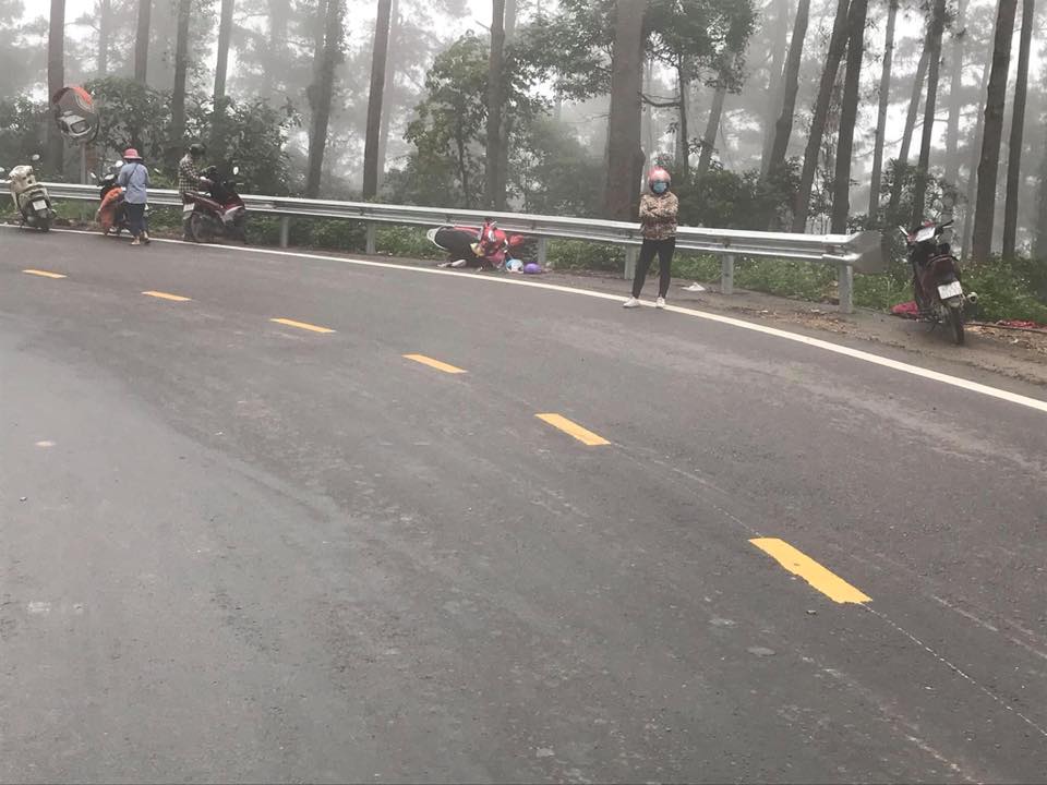 Khúc cua nơi xảy ra vụ tai nạn là khúc cua tay áo khá nguy hiểm Khúc cua nơi xảy ra vụ tai nạn là khúc cua tay áo khá nguy hiểm