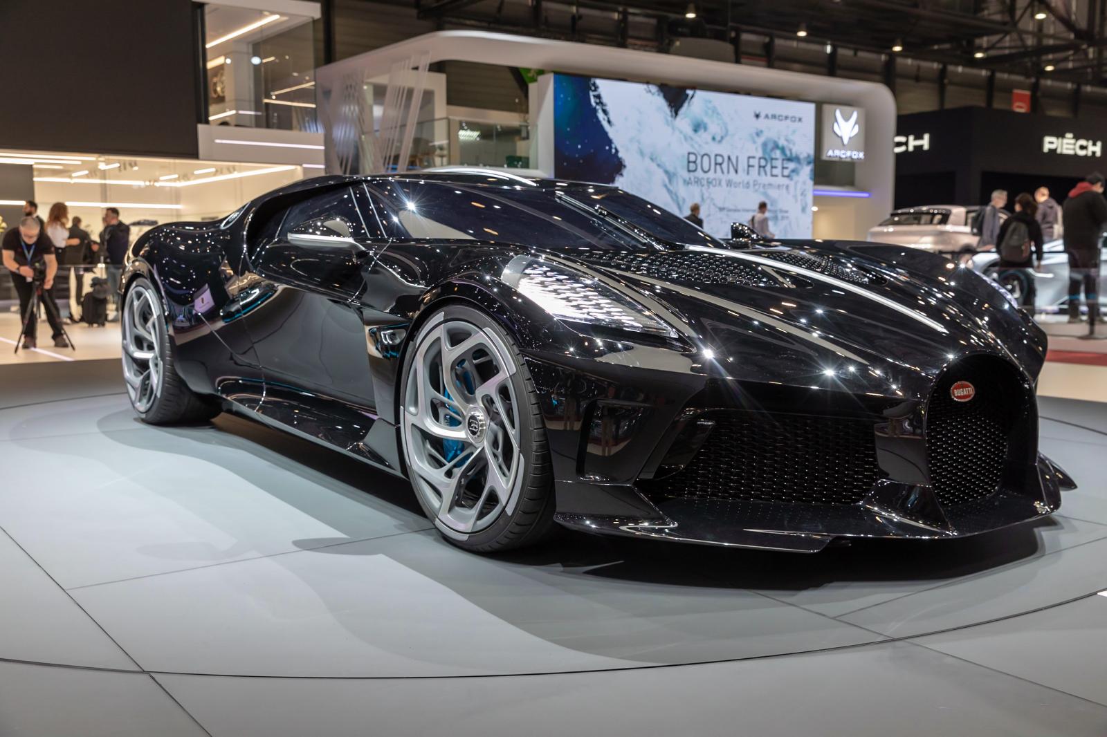 Bugatti La Voiture Noire có ngoại hình ấn tượng hơn hẳn so với Chiron tiêu chuẩn