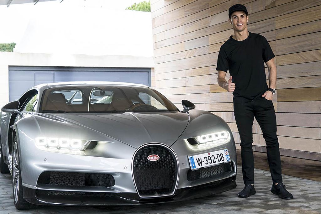 Ronaldo hiện có 2 chiếc siêu xe Bugatti khác nhau
