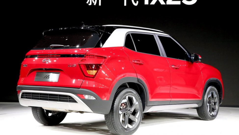 Chiếc Hyundai ix25 2019 trong triển lãm được sơn phối 2 tông màu đỏ - trắng Chiếc Hyundai ix25 2019 trong triển lãm được sơn phối 2 tông màu đỏ - trắng