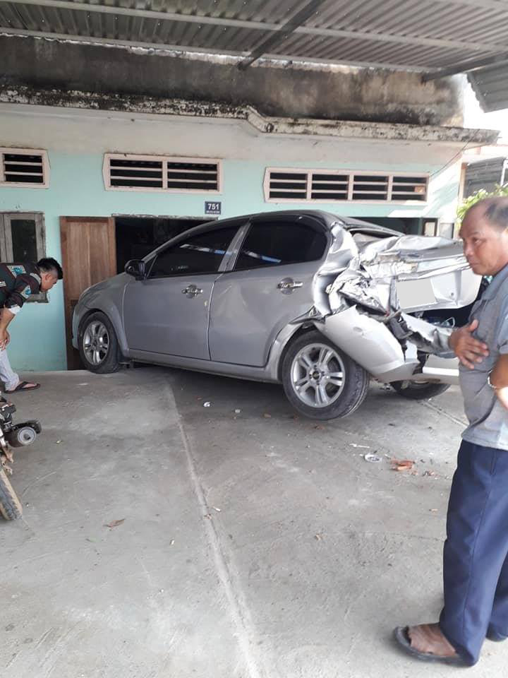 Còn đây là thiệt hại của chiếc Daewoo Gentra khi bị xe bồn chở xăng tông từ phía sau