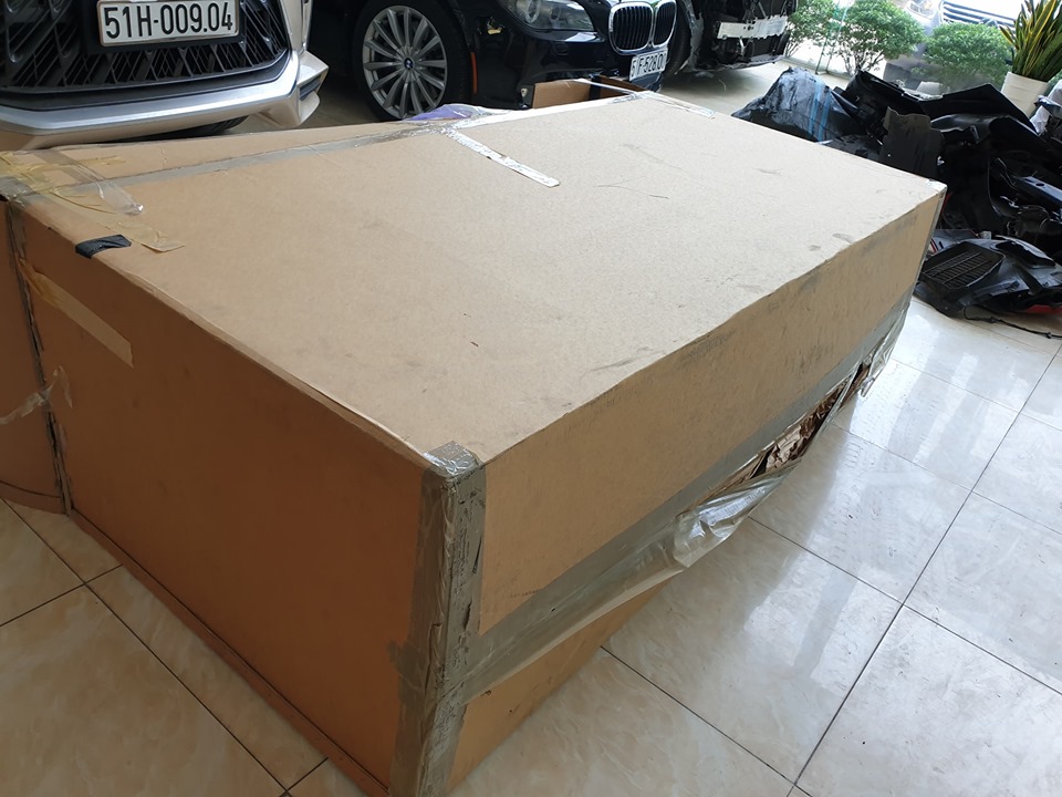 Để mua phụ tùng chính hãng từ Ferrari rất phức tạp nhưng may mắn là Tuấn Hưng đã nhờ được một garage nổi tiếng bảo dưỡng và sửa chữa siêu xe ở quận 7 thực hiện giúp