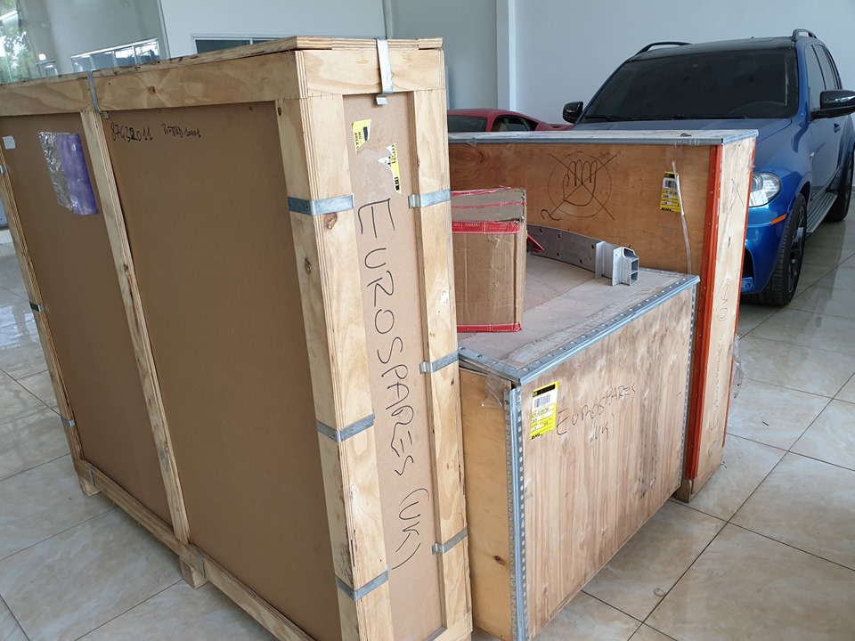 Những phụ kiện chính hãng cũng đã có mặt tại Việt Nam sau gần nửa năm đặt hàng