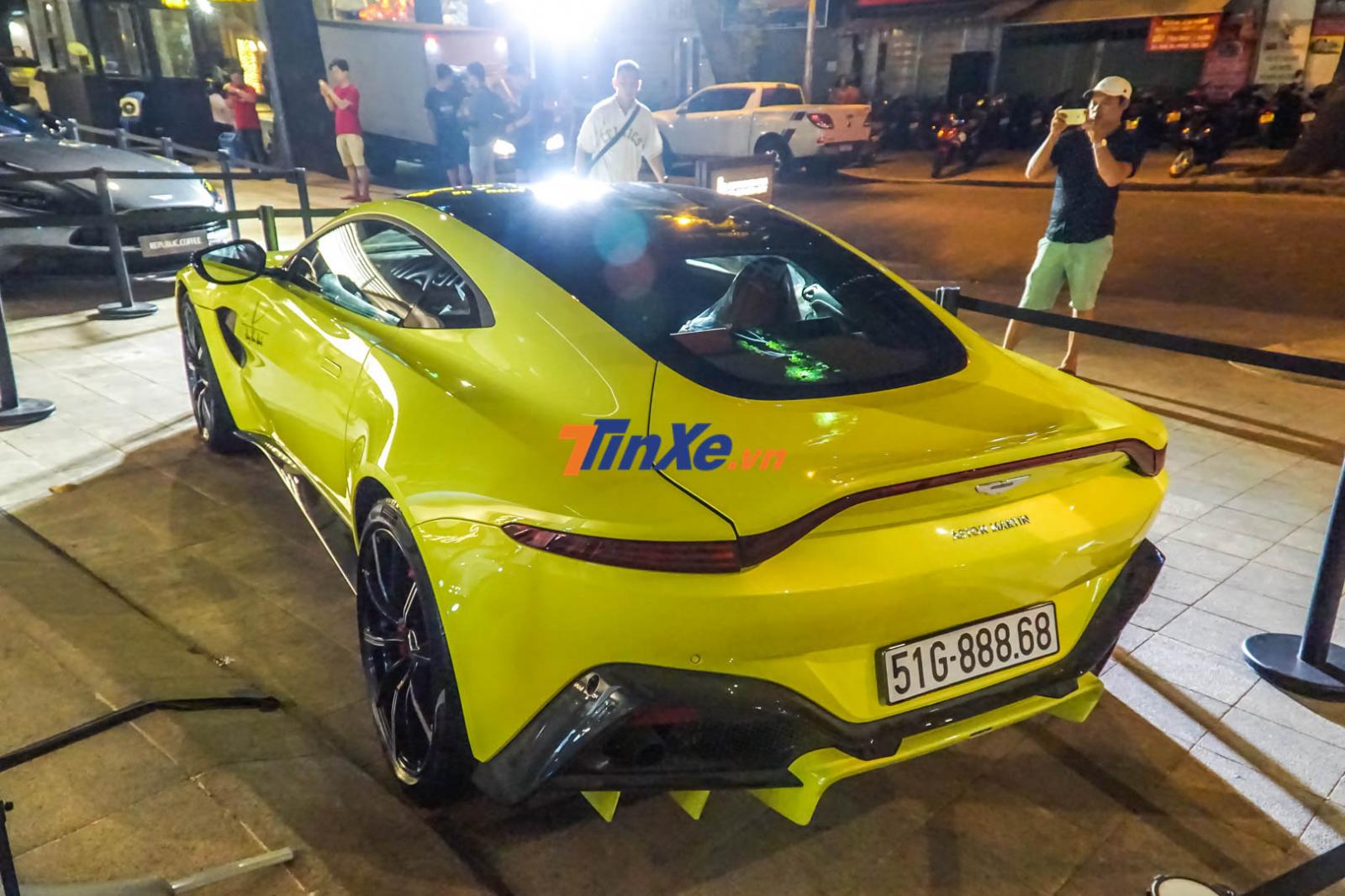 Aston Martin V8 Vantage Coupe chính hãng