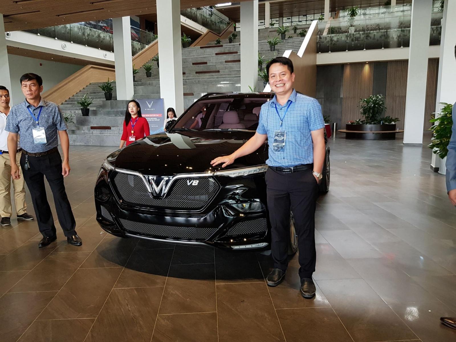 VinFast LUX V8 được trưng bày tại Hải Phòng