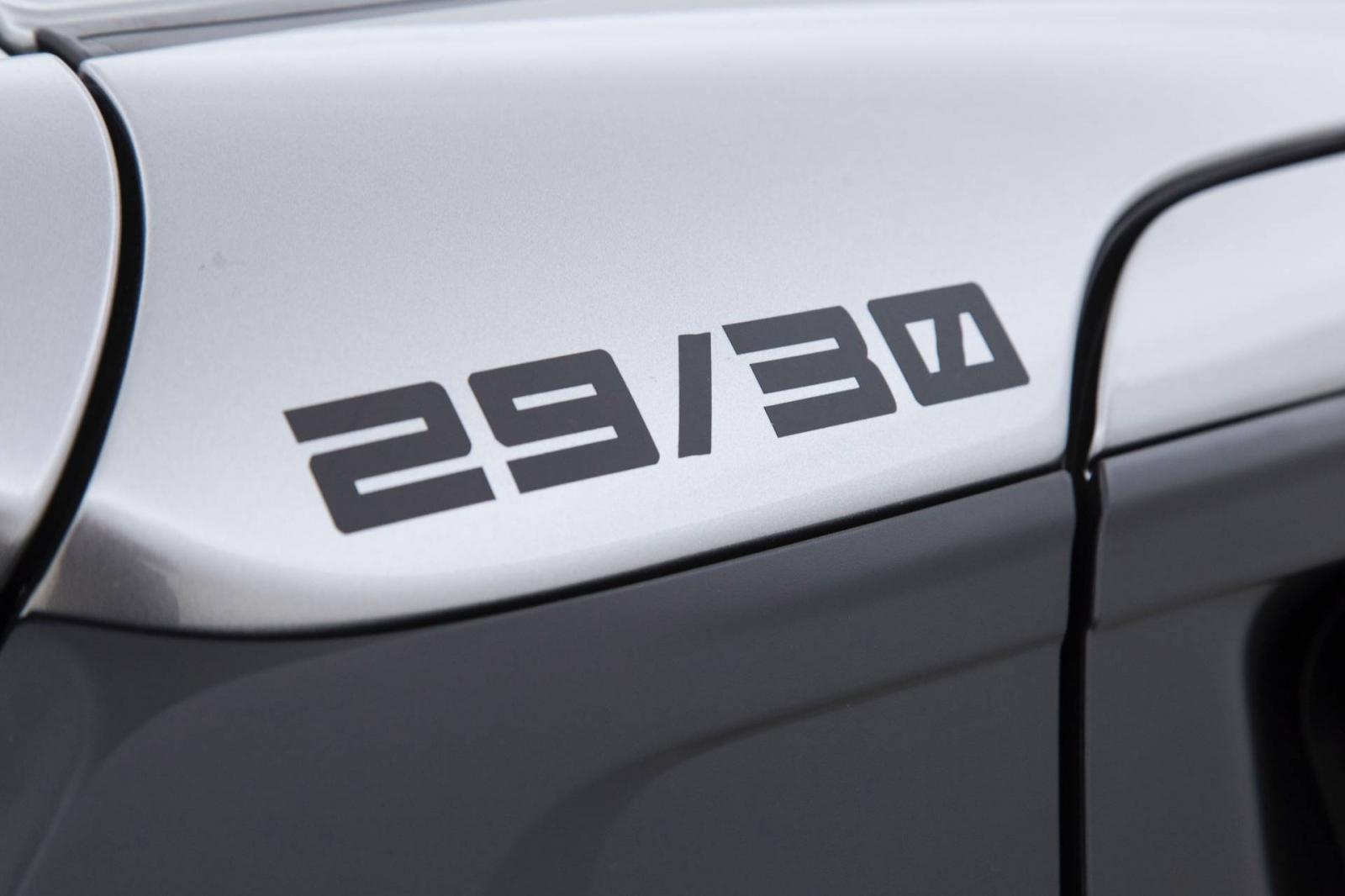 Số thứ tự xuất xưởng trên cột C của Suzuki Swift Sport Katana 2019