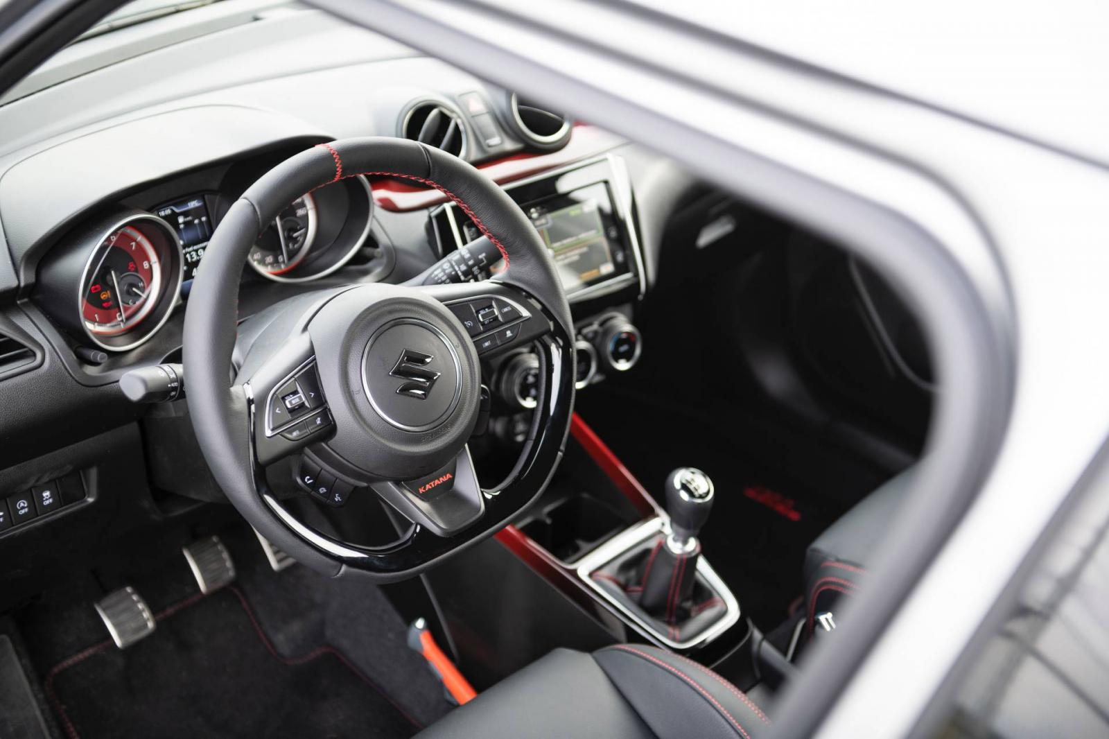 Vô lăng của Suzuki Swift Sport Katana 2019