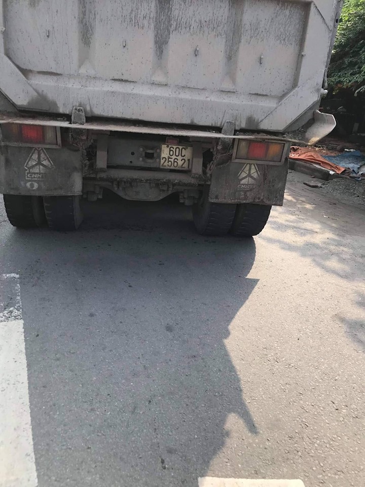 Chiếc xe tải quẹo phải xảy ra tai nạn với 3 người đi trên xe tay ga Honda SH làm 1 người tử vong tại chỗ Chiếc xe tải quẹo phải xảy ra tai nạn với 3 người đi trên xe tay ga Honda SH làm 1 người tử vong tại chỗ